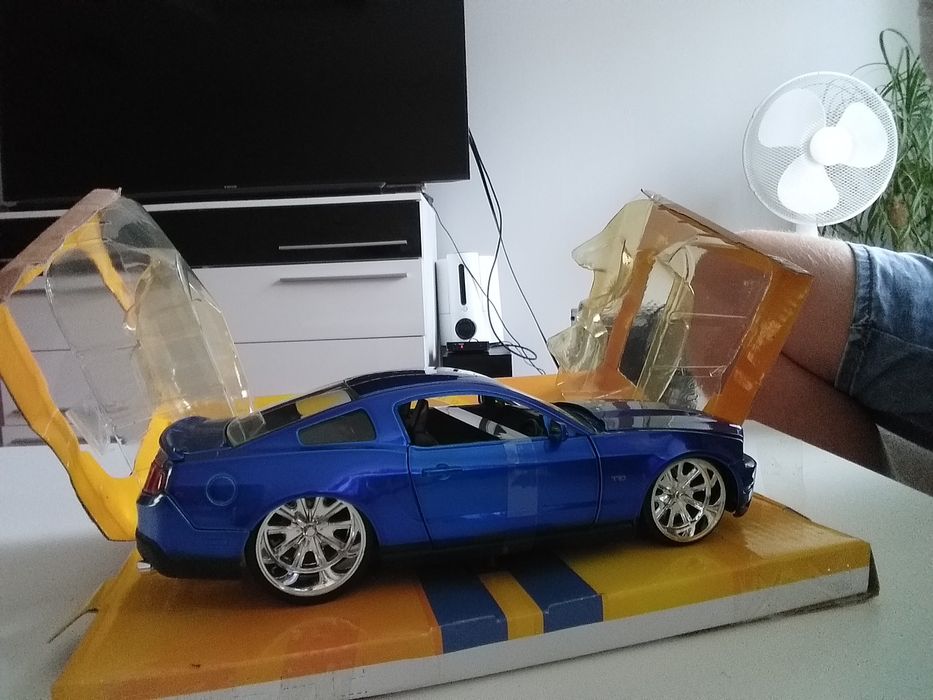 1:24 Ford Mustang GT 2010 Jada Toys