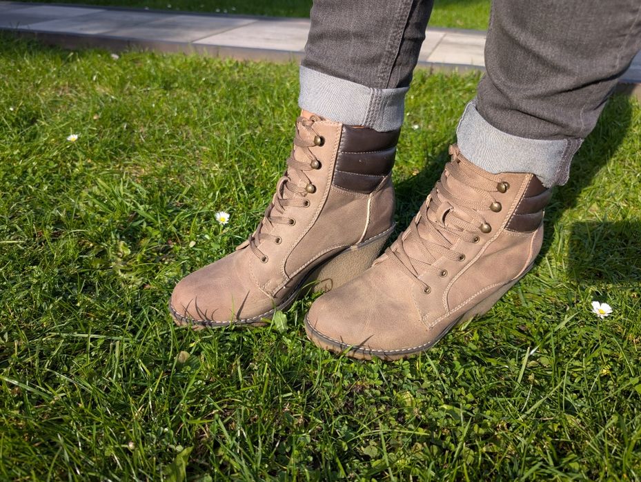 Botki na koturnie 38