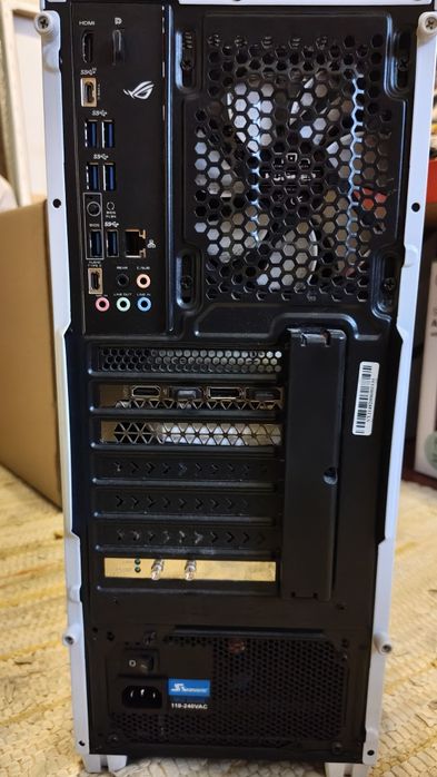 Computador fixo inteiro ou peças