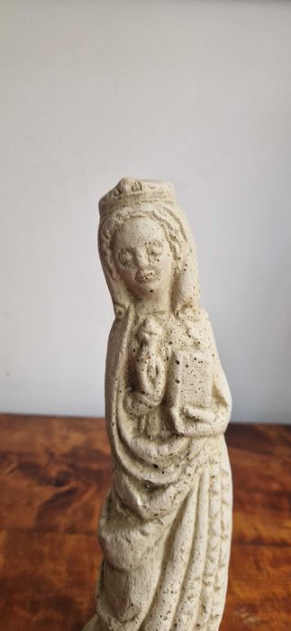 Rzeźba figura świętego z piaskowca Stylistyka gotycka XIX/XXw Francja