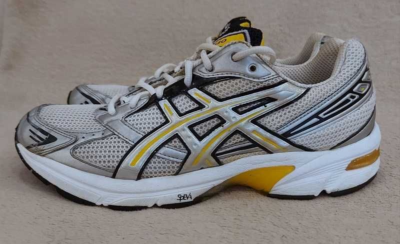 Кросівки     ASICS