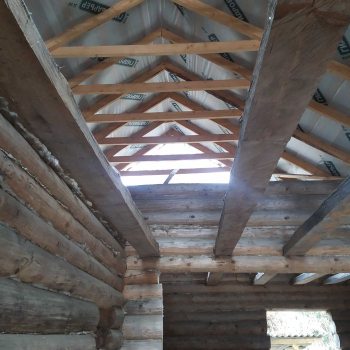 Дикий зруб у Карпатахк— свій еко-будинок у горах