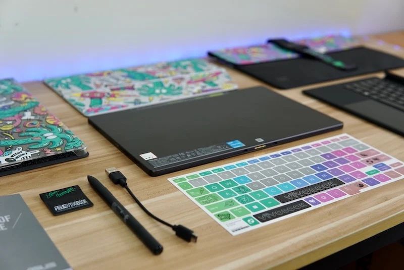 ASUS Vivobook 13 Slate OLED Steven Harrington