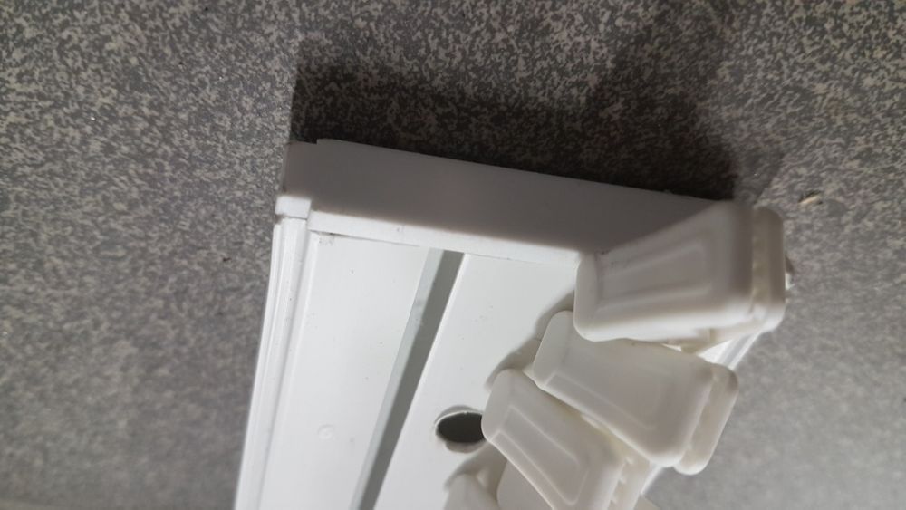 Szyna sufitowa PCV podwójna z osłoną i narożnikiem