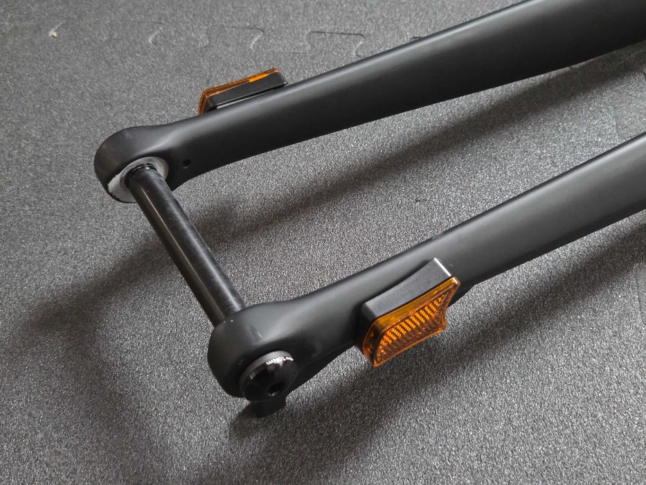 Nowy aluminiowy widelec 29" / 15X100 mm