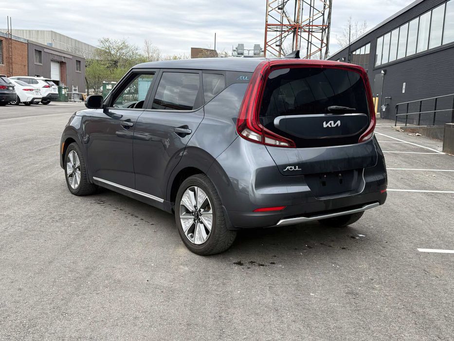 Kia Soul EV      2021