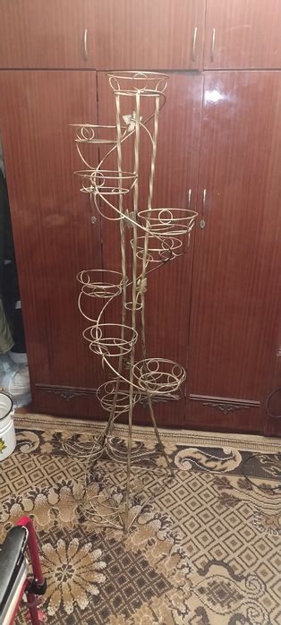 Стойка под цветы коварная 170см