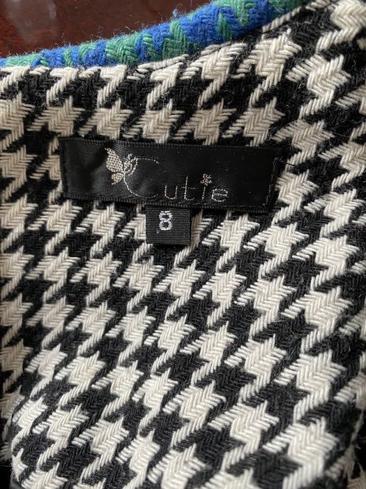 Sukienka z wełną pipetka rozkloszowana kołnierz