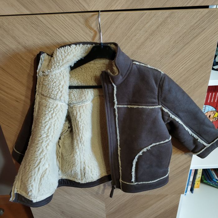 2 casacos e gorro criança 2-3 anos (vendidos em separado)