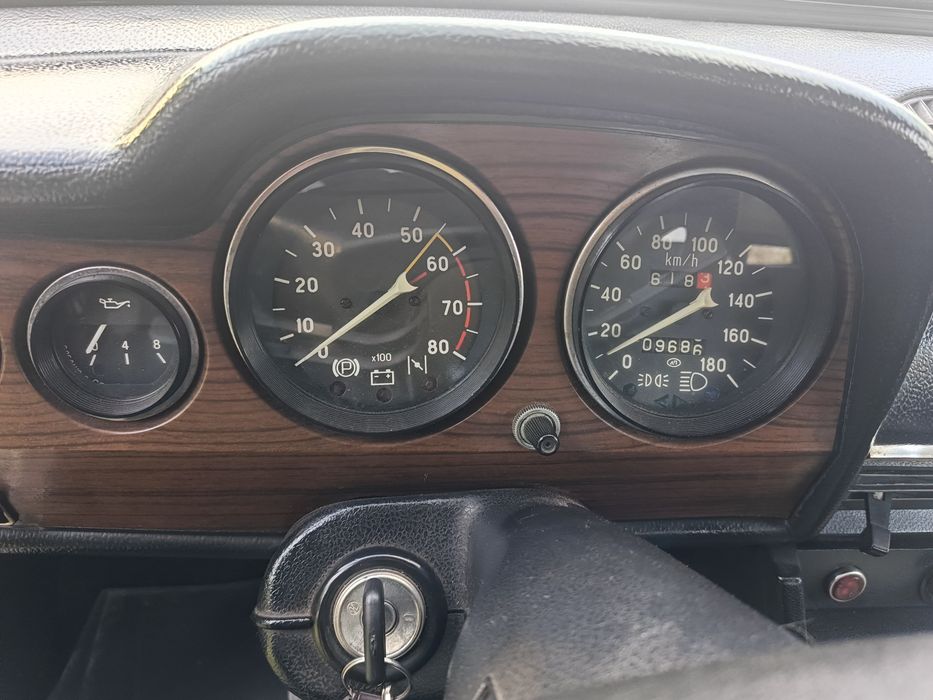Хороший ВАЗ 21063 .