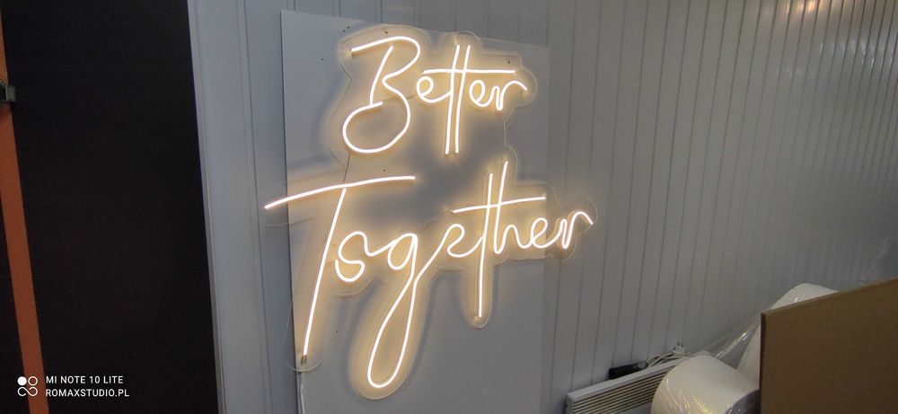 Neon Better Together, ledon