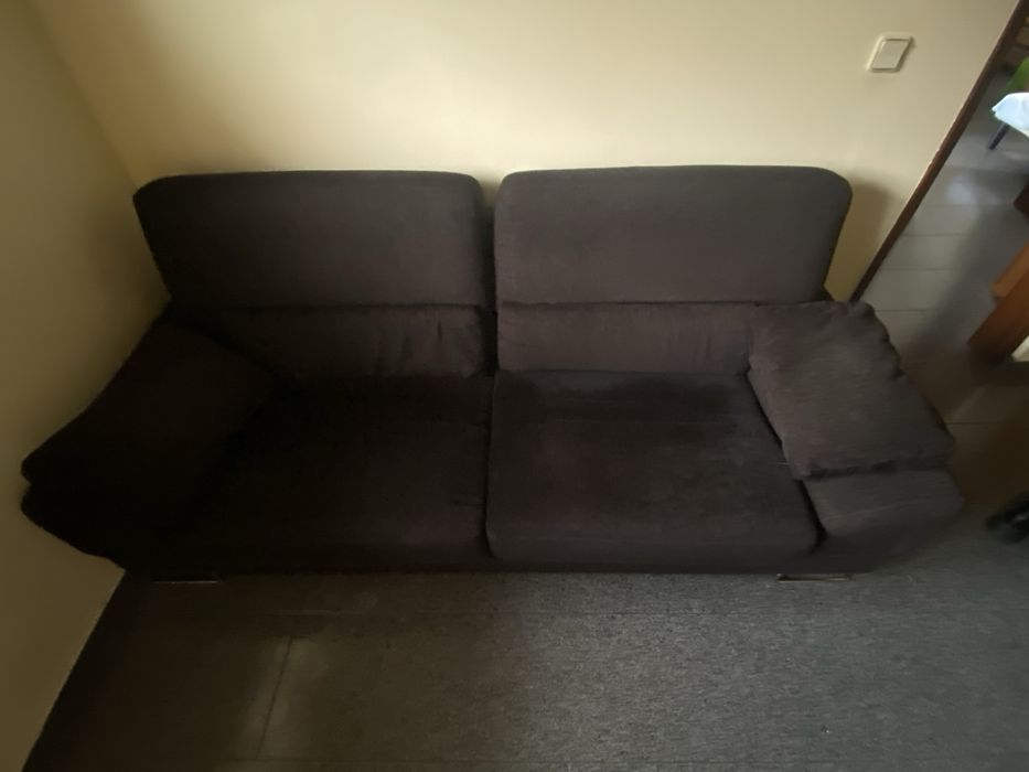 Sofá de três lugares