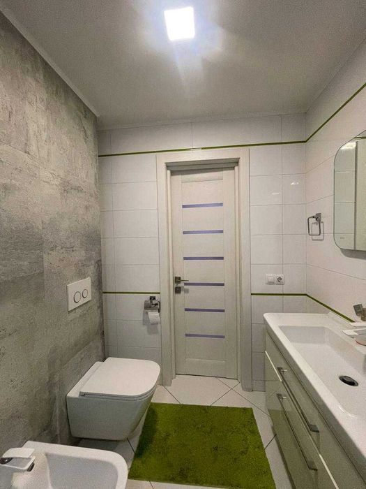 Продаж трикімнатної квартири 113 000$  поруч з парком