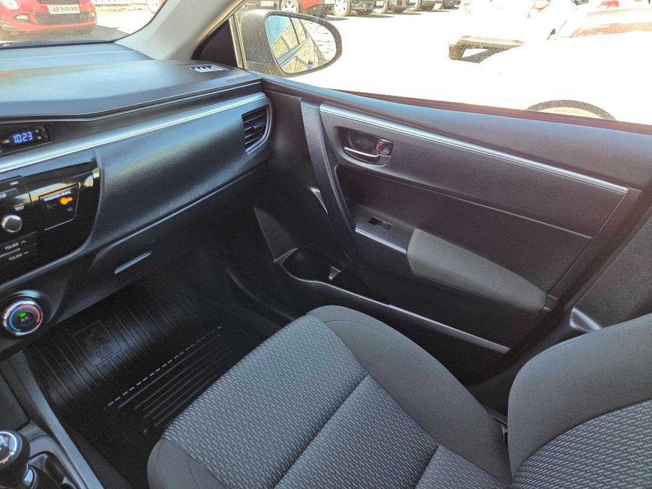 Продам Toyota Corolla 2013р. 1.3 бензин   Пробіг 76 тис. км.