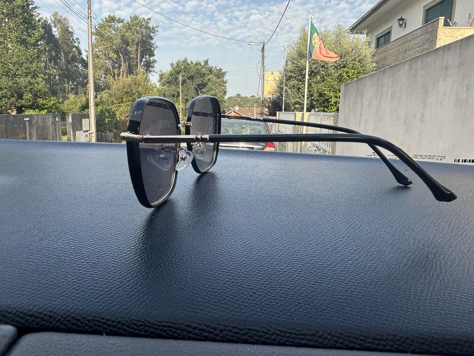 Oculos de sol pretos