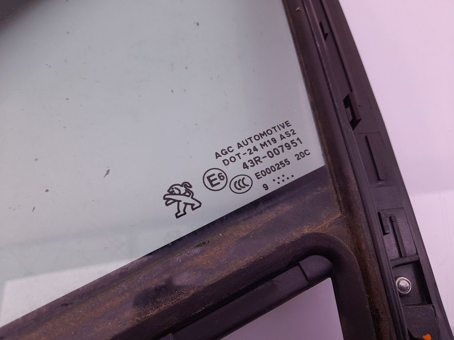 Vidro triangular frente esquerdo PEUGEOT 208