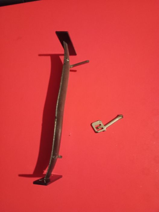 Metalowy Aston Martin DBR9 Gulf solidny model 1:18