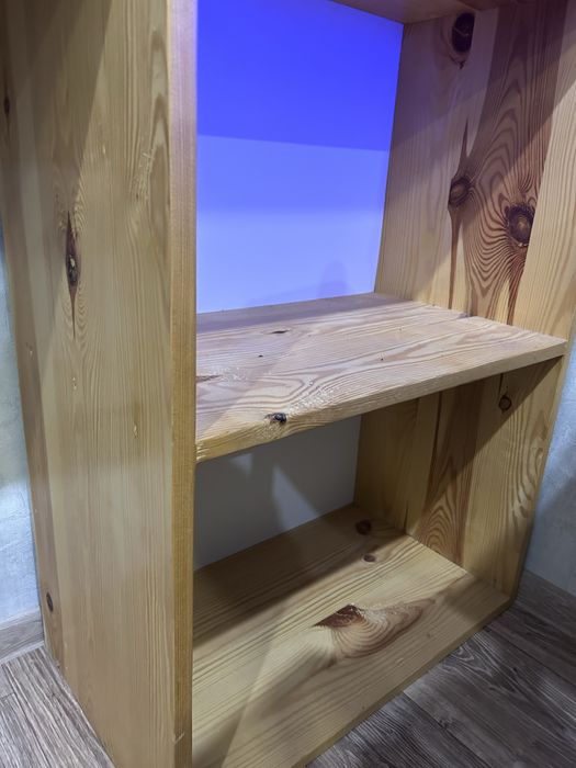 Дерев’яний стелаж з масиву сосни