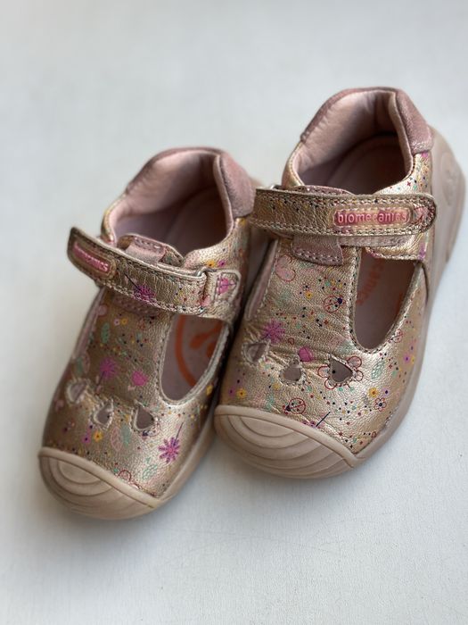 Шкіряні сандалі Biomecanics 23 розмір на дівчинку