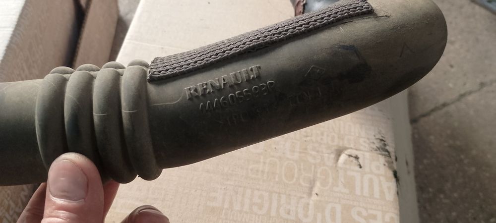 Продам патрубок интеркулера Рено Мастер -3