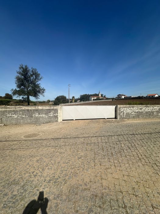 Aluga-se Estaleiro/ Terreno/ Espaço