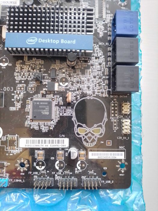 Гарна і Рідкісна Материнська плата Intel DP67BG Socket LGA1155