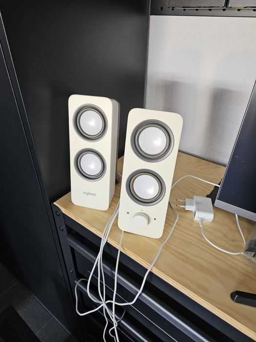 Colunas 2.0 Logitech Z200