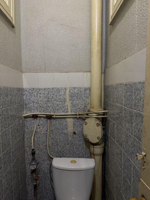 Продаж 2-кімнатної сталінки в центрі міста, район Площі