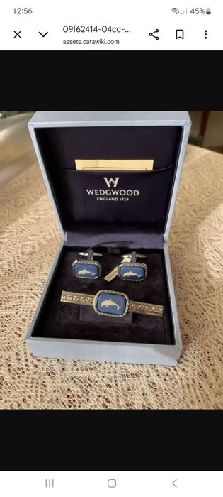 Conjunto Wedgwood Jasperware Azul com Golfinho – Botões de Punho e Prendedor de Gravata – Prateado