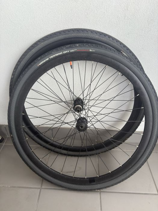 Koła gravel Orbea Ready GR 700c + opony Vittoria Terreno Dry 38 | TLR