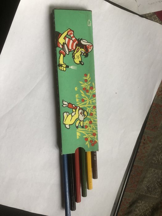 Кольорові олівці