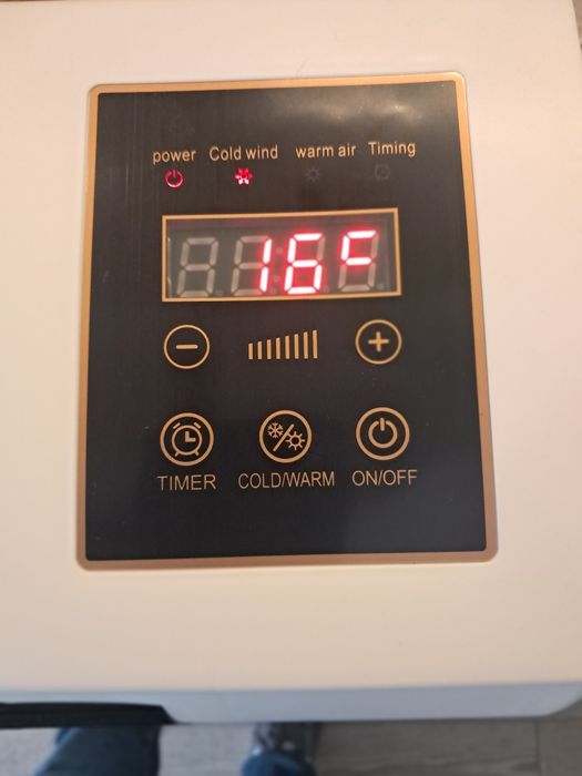 Ventilador tipo Ar Condicionado de Parede com comando que ventila  ou aquece