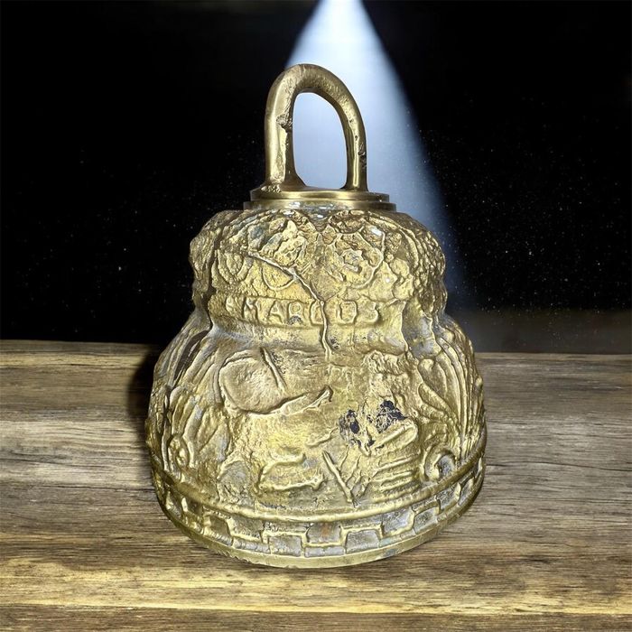 Mosiężny dzwon dekoracyjny