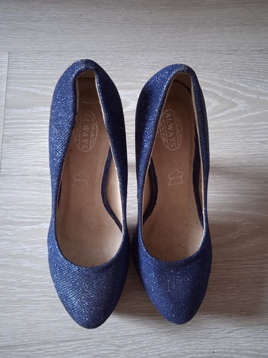 Buty na koturnie r37