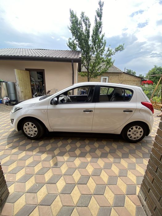 Економне, компактне але дуже зручне авто. Hyundai i-20