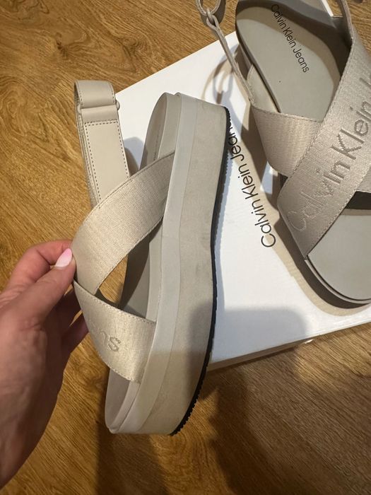 Sandały Calvin Klein 41 platforma