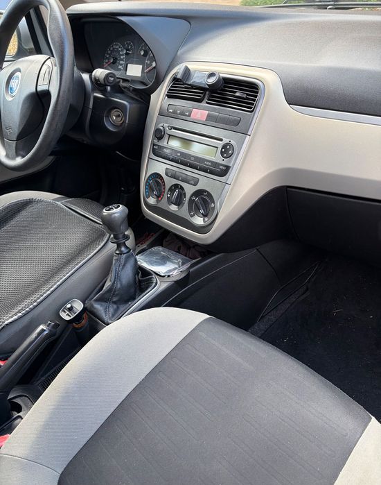 Fiat Grand Punto 2006- Económico e Bem Estimado