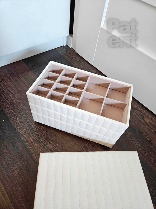 Duża biała pikowana szkatułka na biżuterię 4 poziomy z lusterkiem