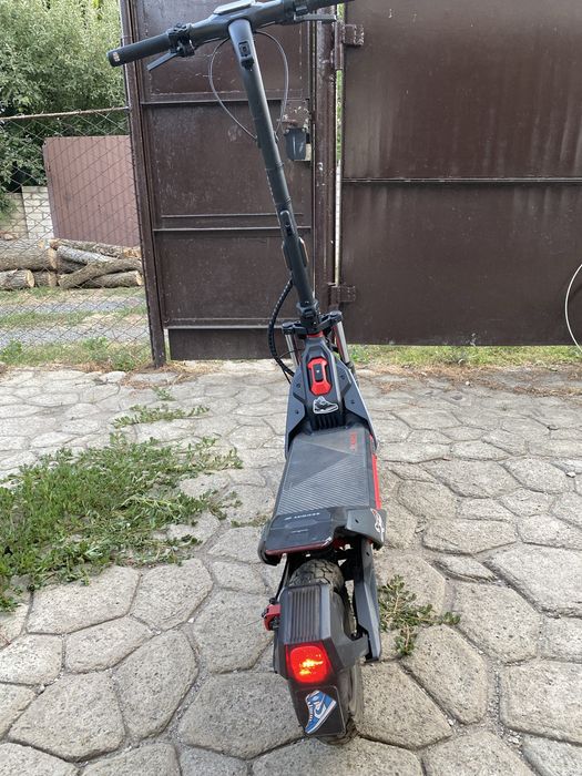 Продам Електросамокат Segway Ninebot ZT3 Pro E