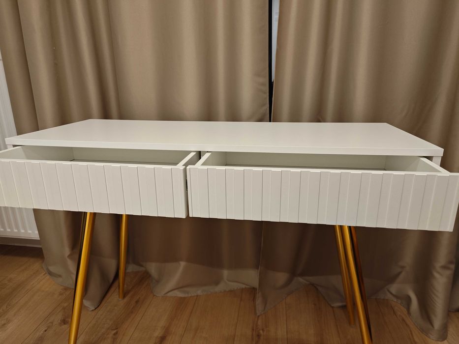 Toaletka do makijażu w dobrym stanie