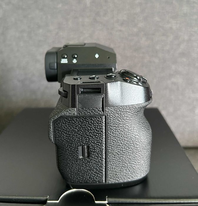 FUJIFILM X-H2 Mirrorless Digital Camera (Body)