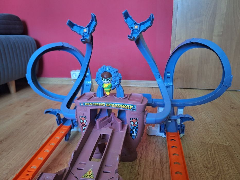 Hot Wheels Marvel RacerVerse, Pajęczynowy Tor Spidermana