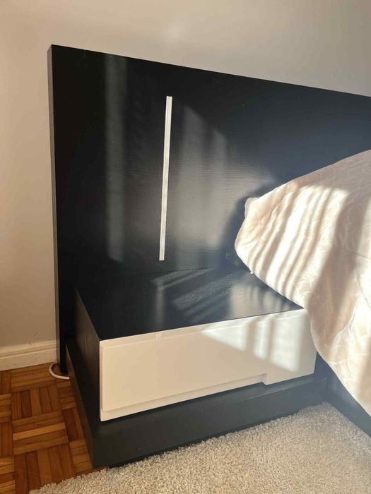 Cama casal+ comoda+ 2 mesas de cabeceira