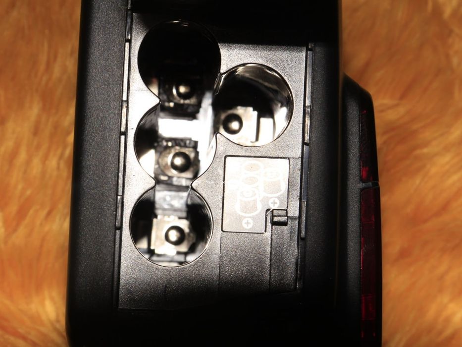 Спалах YN568EX II Canon + батарейки Panasonic Eneloop 1900 mAh + зарядний пристрій La Crosse BC-700