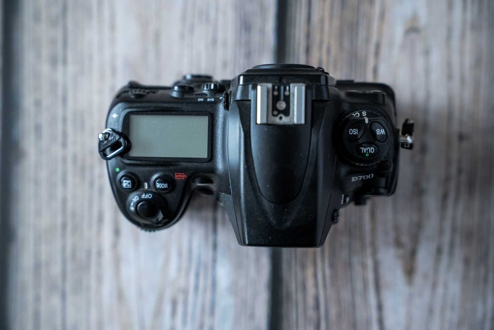 Aparat Nikon D700 body + 2 karty + 2 aku