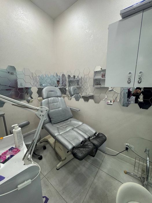 Салон краси на Французському бульварі з обладнанням.