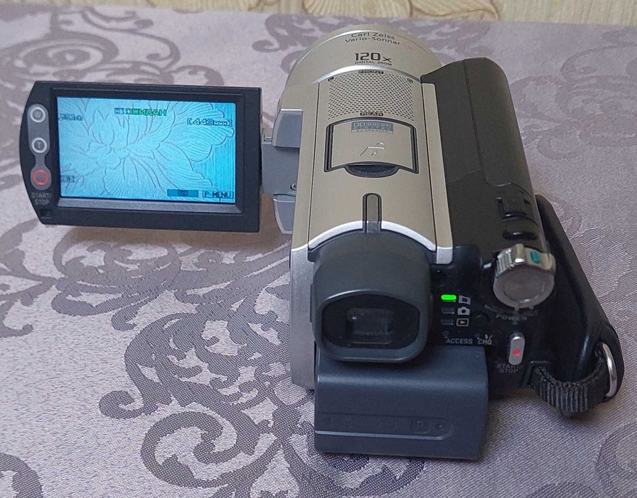SONY handycam DCR-SR100E