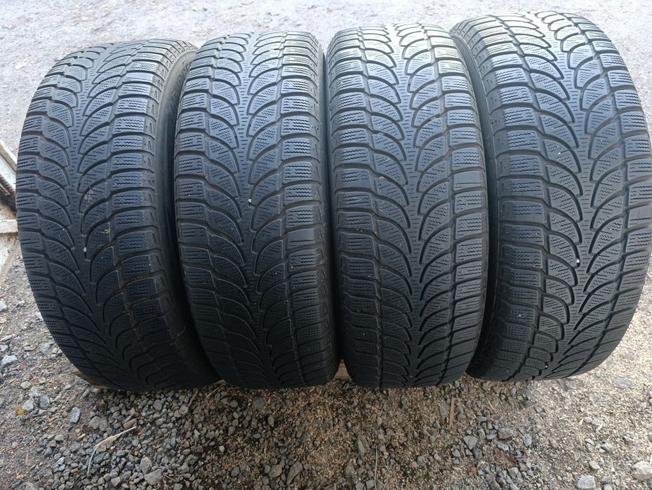 225/65/17 Bridgestone  зима комплект