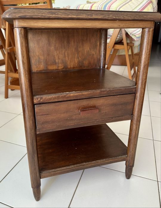 Mesa Cabeceira em Madeira