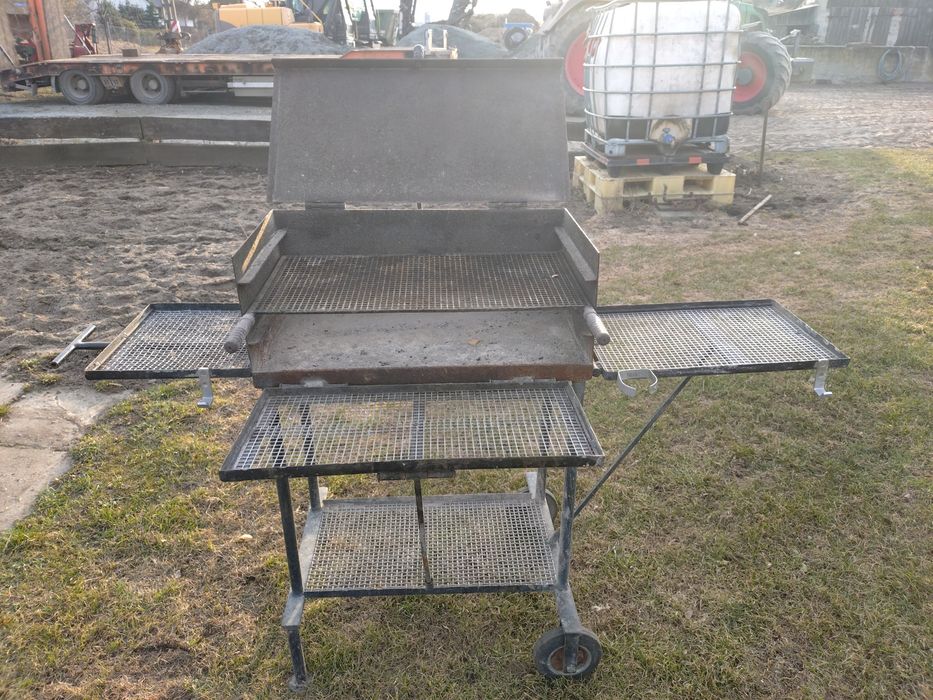 Grill ogrodowy węglowy
